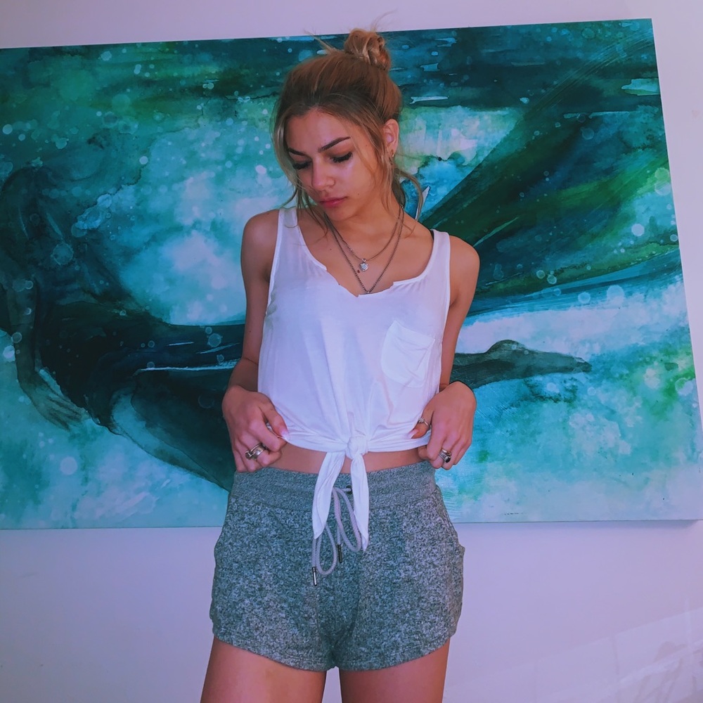 The Impeccable Pig tied in a knot tank top